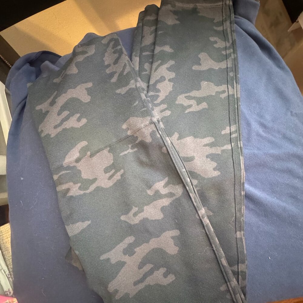 Spanx Camo Leggings Medium Charcoal Gray High Rise Stretch Slimming M